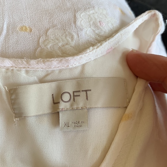 LOFT blouse. - Picture 5 of 7